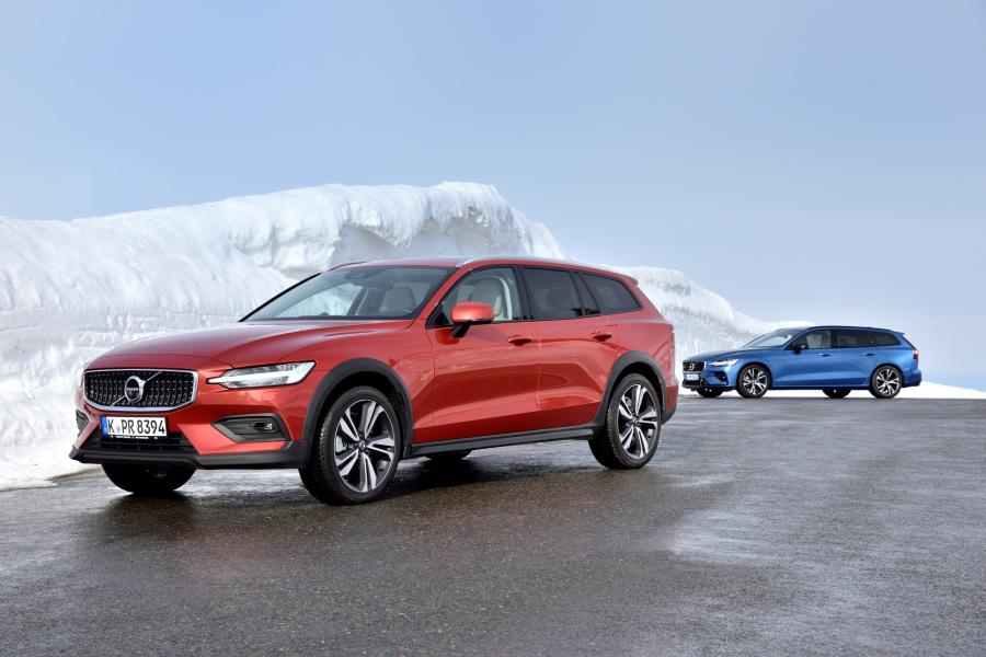  Volvo V60 D3 R-Design 2018 года  (WW) (фото 25 из 29)